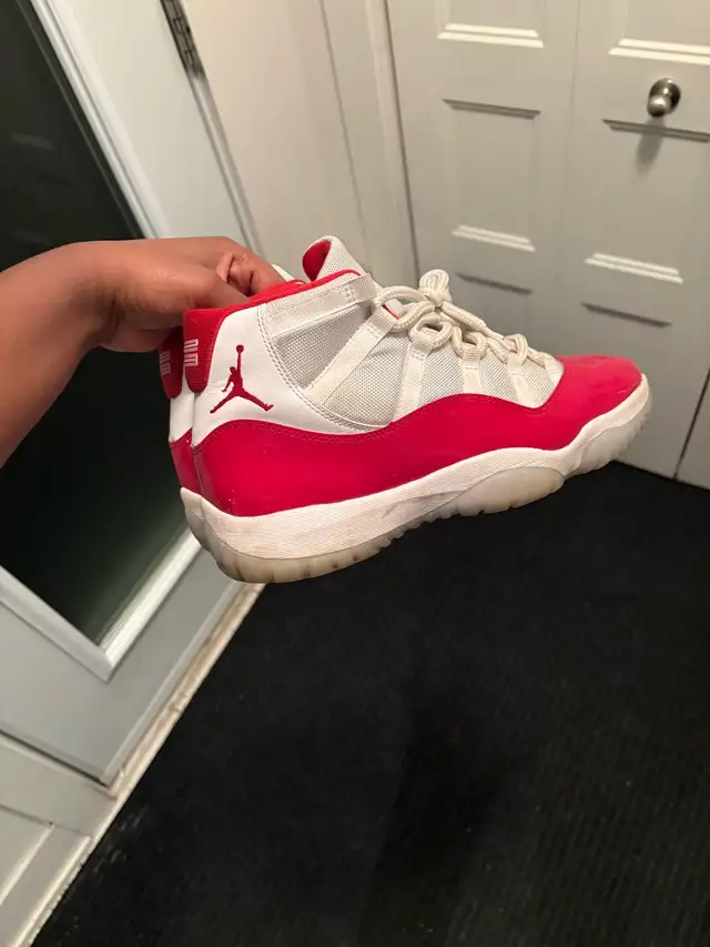 Jordan 11 Cherry in Men's Shoes in Longueuil / South Shore - Image 5