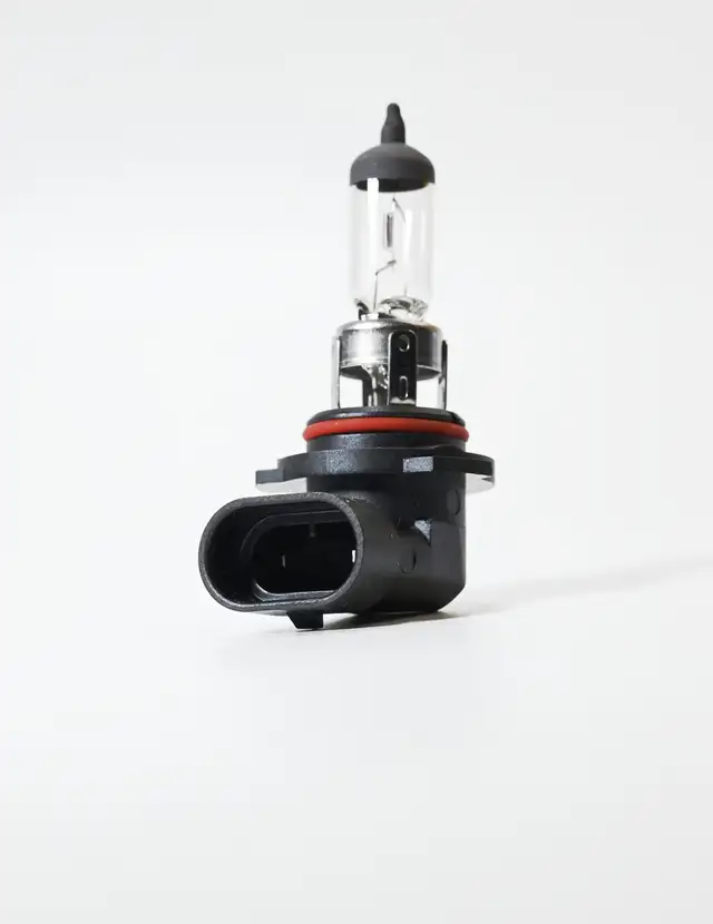 Hella 9006 HB4 Standard Halogen 12V 55W Headlight Light Bulb in Other Parts & Accessories in City of Toronto - Image 4