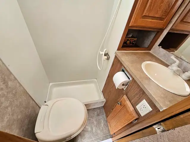 2007 Arctic fox 990 /2026 GMC Sierra 3500HD 4W Denali Ultimate w in Travel Trailers & Campers in Burnaby/New Westminster - Image 9