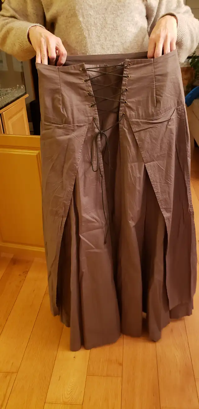 Superbe jupe médiévale in Women's - Dresses & Skirts in Longueuil / South Shore - Image 2