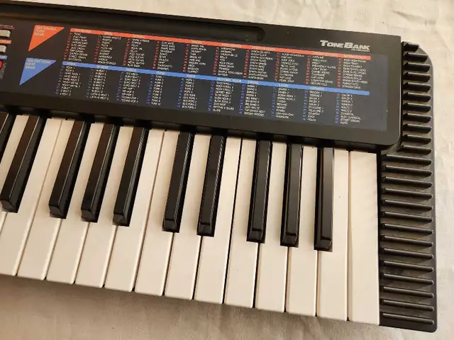 Vintage Casio CA-110 ToneBank 49-Key Electronic Keyboard in Pianos & Keyboards in Calgary - Image 5