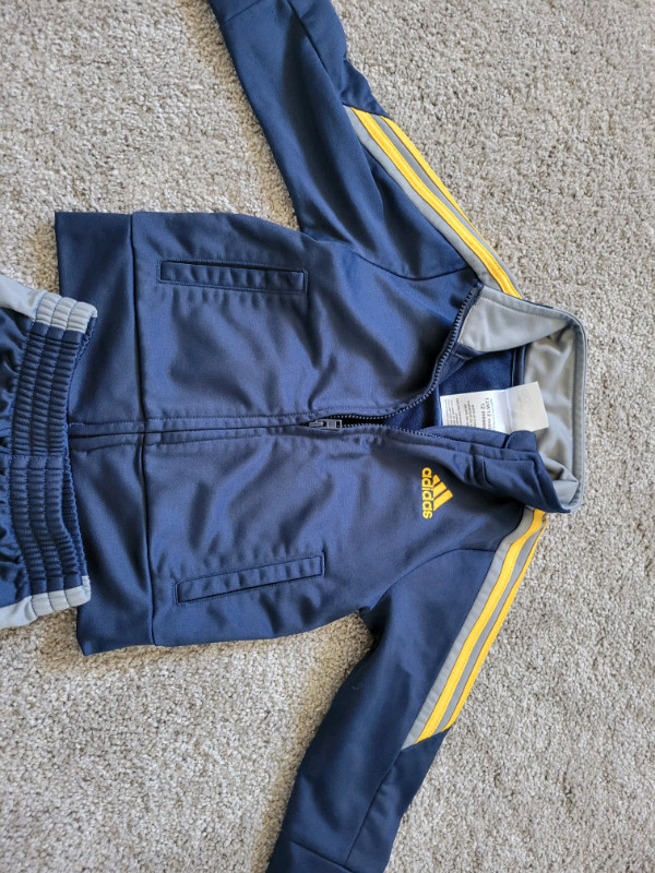 Adidas 12 month jacket in Clothing - 12-18 Months in Saskatoon - Image 3