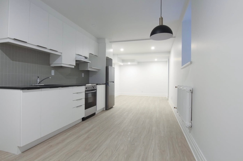 Hi- I have a 4 1/2 (2 bedroom, 1 bath) apartment on Parc Avenue near St. Viateur. I am looking for a...