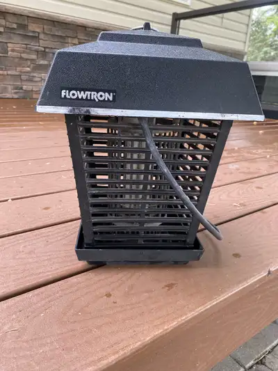 Works perfectly Downsizing and do not meed anymore Bought for $130 plus taxes
