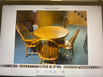 Table en chêne avec deux ralonges de 10 pouces. En très bon état. rejoindre Roméo au 514-768-3516