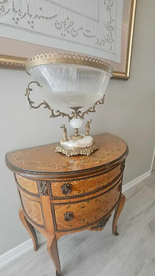 Antique Style Centerpiece Bowl in Arts & Collectibles in Markham / York Region - Image 2