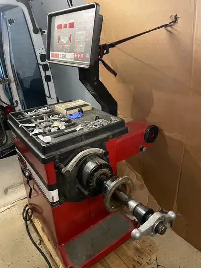 Balancer Machine for Tires in Mississauga , used but excellent condition , The price is negotiable B...