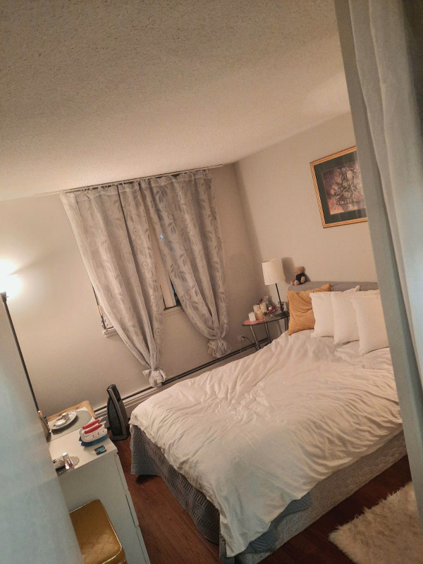 Rent. Room. 3 min . LRT Univers.Alberta LRT  ^ in Room Rentals & Roommates in Edmonton - Image 3