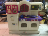Little Tikes Full Play set Kitchen! Includes many play foods/acc