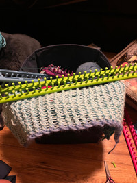 Knitting Hook Loom kit (loom, hooks,yarn)