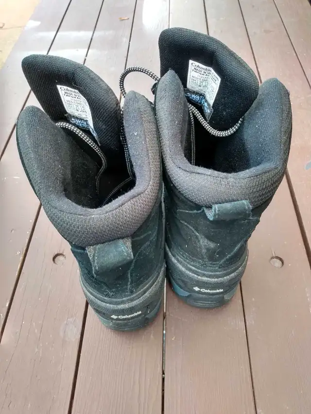 men's snow boots-multiple pairs Columbia (size 10.5)  and Thins in Men's Shoes in Hamilton - Image 5
