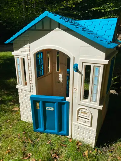 Maisonnette Cape Cottage de Little Tikes Bleu Première maison de jeu extérieur Plastique du toit abî...