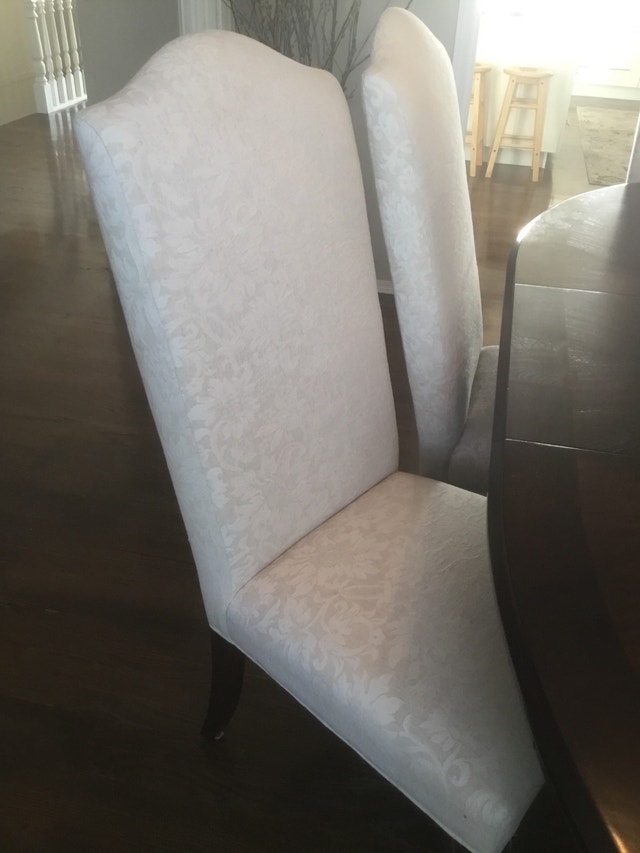 Dining Room Table and 6 Chairs Moving Sale Dining Tables & Sets