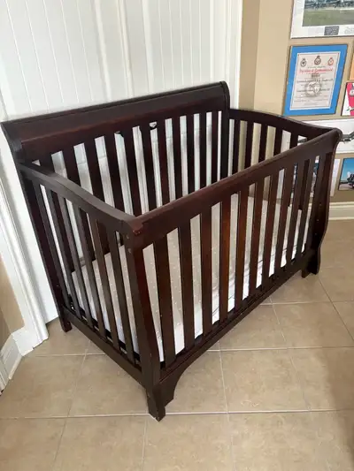 Lit pour bébé/ baby crib, View more