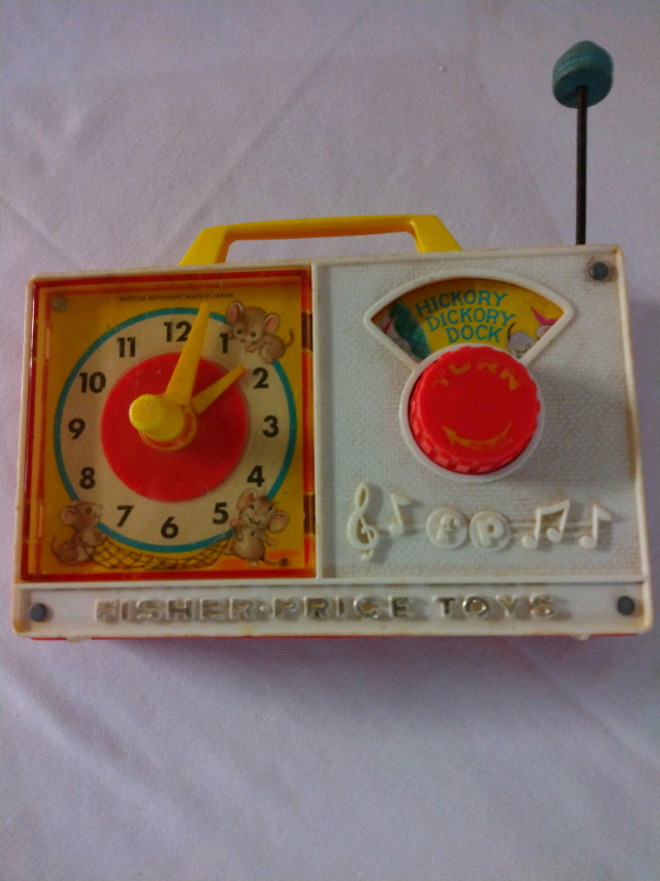 VINTAGE CHILDREN'S HICKORY DICKORY DOCK MUSIC CLOCK  in Arts & Collectibles in St. Catharines - Image 2