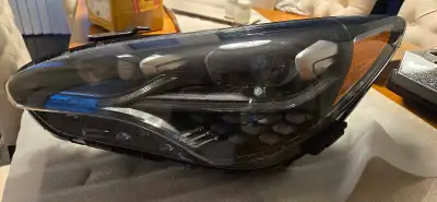 Kia Stinger OEM Genuine Left/ Drivers side Headlight complete Headlight. It came off my 2022 Kia Sti...