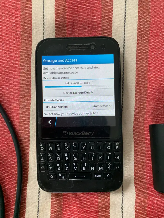 BlackBerry Q5  (8GB-Unlocked) GSM Dual-Core OS 10.2  Cell Phone in Cell Phones in City of Toronto - Image 9