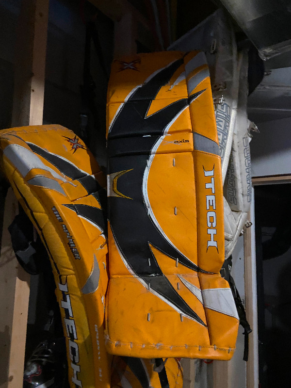 34” Itech Goalie pads in Hockey in St. Catharines