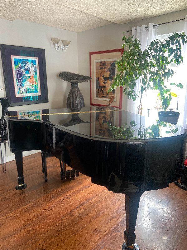 Grand Piano in Pianos & Keyboards in Calgary