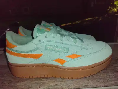 Women's Reebok Sneakers size 8, View more