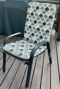  6 Coussins de chaises de patio.jamais utilisé (faite une offre)