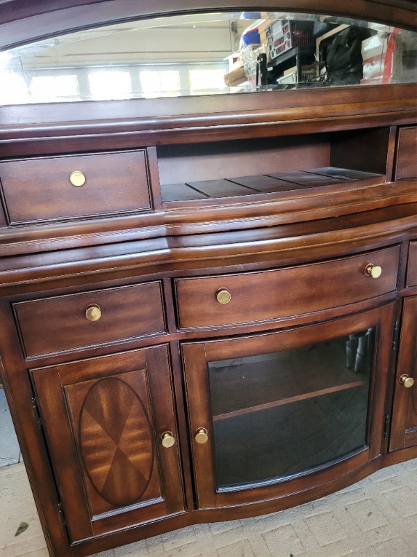 PRISTINE STUNNING SHOWSTOPPER SIDEBOARD/CREDENZA/BUFFET Dressers