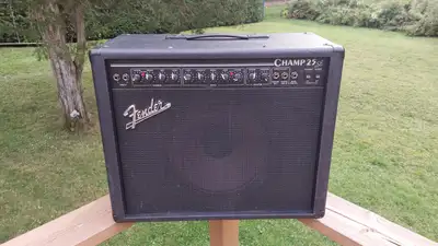 Vintage Fender champ 25SE. 25 watts of 6L6GC tube power. Great clean tone, reminiscent of a Fender T...