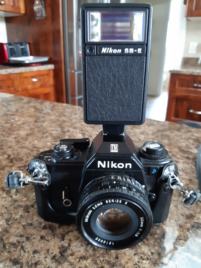 Nikon EM in Cameras & Camcorders in 100 Mile House - Image 2