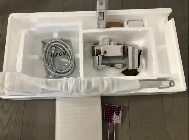 Shower Set in Bathwares in Markham / York Region - Image 2