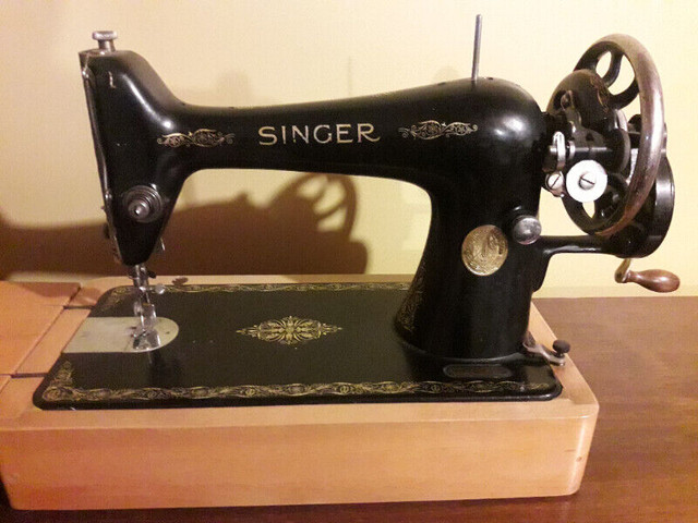 Antique Sewing Machine in Arts & Collectibles in Annapolis Valley