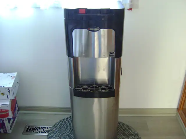 Black & Decker Home Hot & Cold Bottle Water Cooler Dispenser63793683294209120