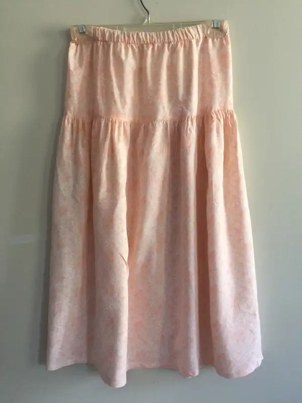 Woman Pink drop waist skirt high waisted floral print skirt Sz S in Women's - Bottoms in City of Toronto - Image 10