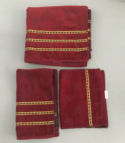 Set of 3 Bath Towels, View more