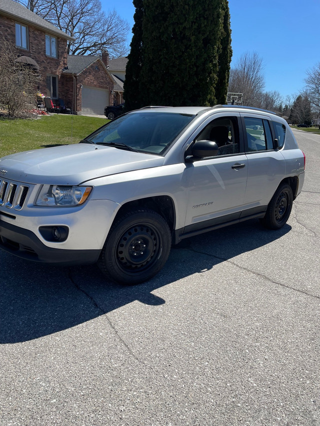2011 Jeep compass in Cars & Trucks in Sarnia - Image 2