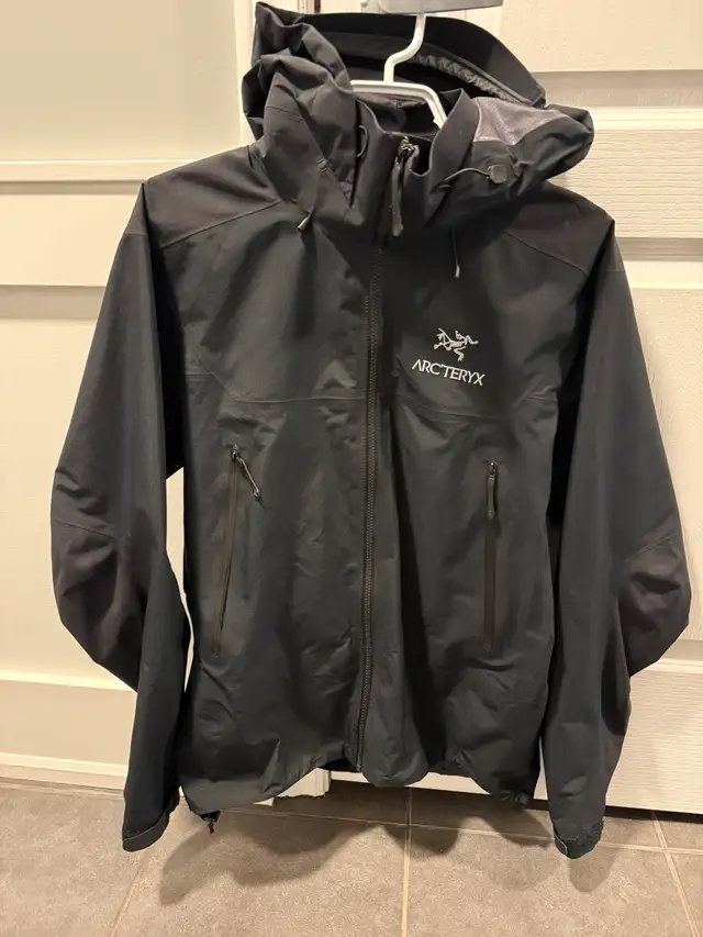 Arcteryx Beta AR Jacket Goretex - Size Small in Men's in Markham / York Region - Image 2