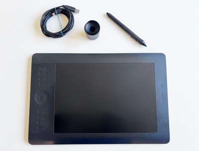 Wacom Intuos Pro PTH-650.BLACK MEDIUM Art Graphics Tablet with pen and USB cable