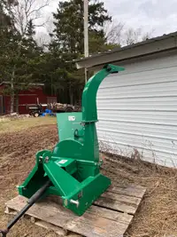 Pto powered wood chipper 