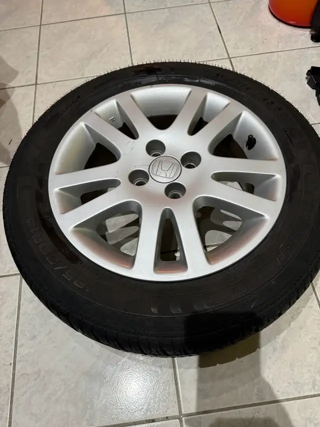 2 pneus 4 saisons/été  195/60/R15 in Tires & Rims in Trois-Rivières - Image 6