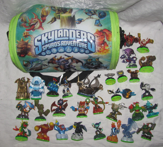 Skylanders Spyros Adventure Set 31 Figures, Storage Bag in Toys & Games in Ottawa