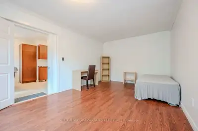 SHARED FEMALE ONLY STUDENT RENTAL AVAIL SEPT 1ST