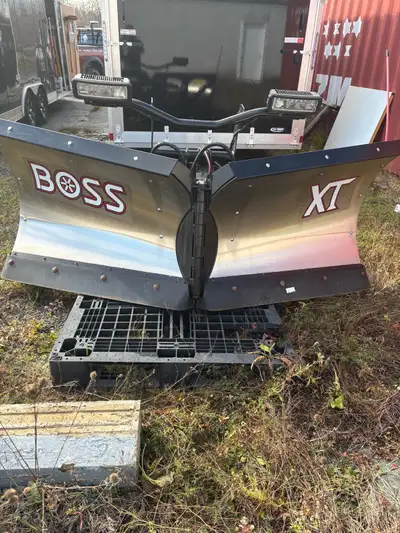 8.2 V Blade with back drag blade as well. Unit was bought 2 years ago and only 8 storms. Mounting ha...
