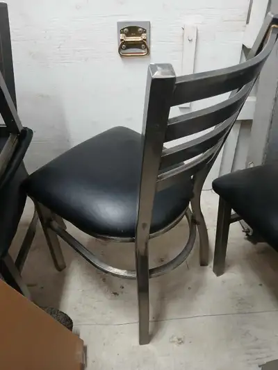 Elevate your dining space with these six stylish restaurant cafe chairs! Featuring a sleek metal fra...