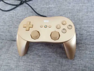 Club Nintendo Official Gold Classic Controller Pro Wii & Wii U Limited Edition Like New