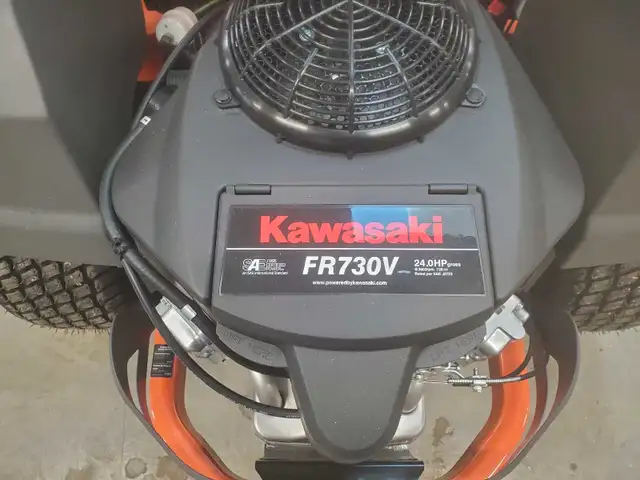 Z254F HUSQVARNA ZERO TURN DELUXE62863279384193123