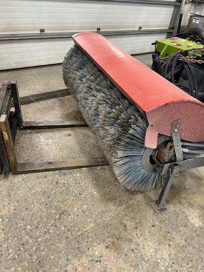 6 ft Sweeper , fits 3 pt - skid steer mount or Holder , hydraulic angle 30" bristle good working uni...