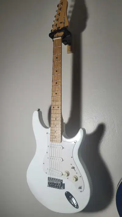 White Stratacaster Behringer iAxe 393 - guitar with USB! , View more