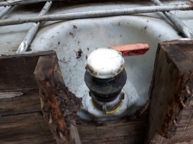 Used oil storage container in Other in Kawartha Lakes - Image 2