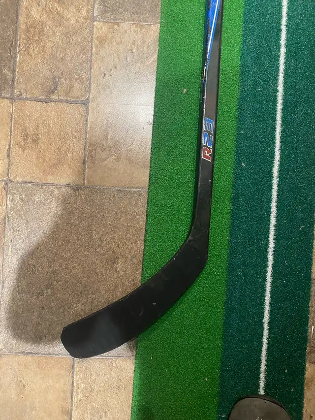Reebok R23 SR Flex  Crosby P29 Left Handed Hockey Stick 64” in Hockey in Hamilton - Image 10