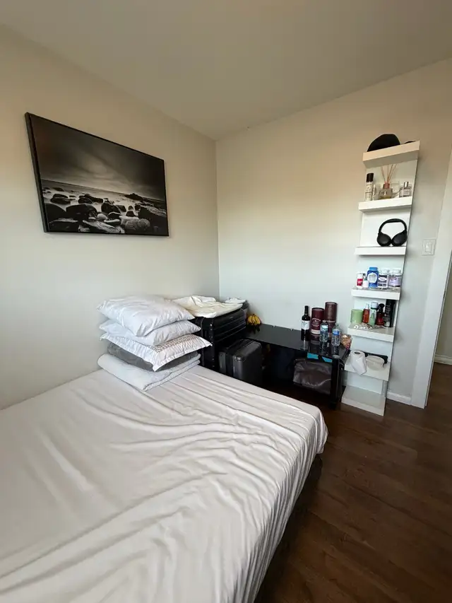 One bedroom in Room Rentals & Roommates in Vancouver - Image 2