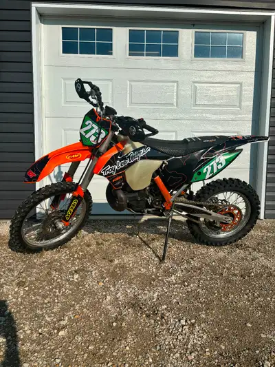 Runs great. Well maintained. 6 hours on fresh top end. Reklus semi auto clutch. Electric start. Grea...